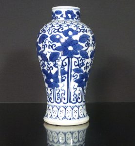 Chinese Daoguang Period Vase - Lotus