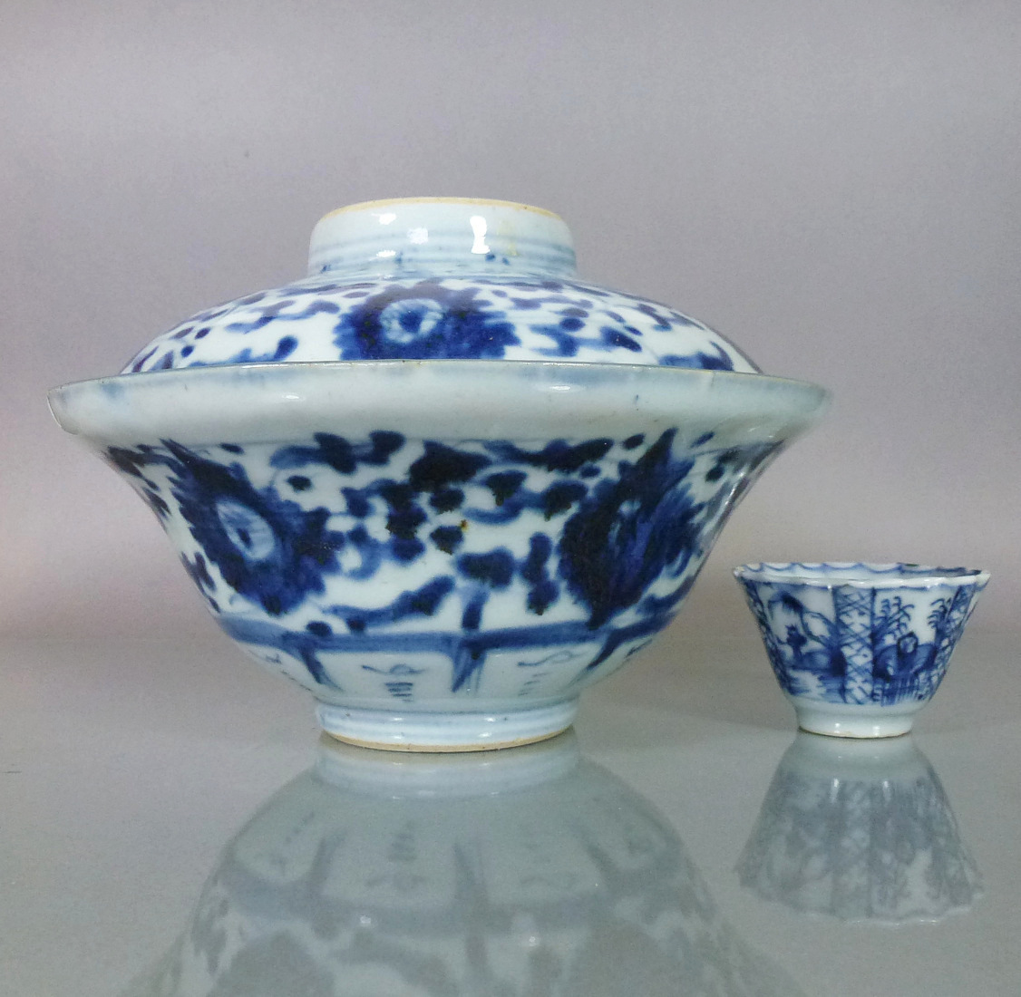 Chinese 18th/19th C. Ogee Bowl & Cover – Chrysanthemum
