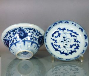 Chinese 18th C. Ogee Bowl & Cover – Chrysanthemum