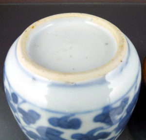 18th C. chinese Kangxi Periode Caddy – Lotus