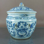 Chinese 19th C. Kamcheng Porcelain lidded Jar