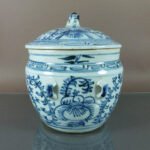 Chinese 19th C. Kamcheng Porcelain lidded Jar