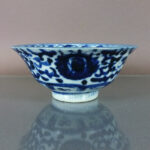 19th C. chinese Porcelain Bowl - Lotus Scroll