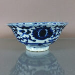19th C. chinese Porcelain Bowl - Lotus Scroll