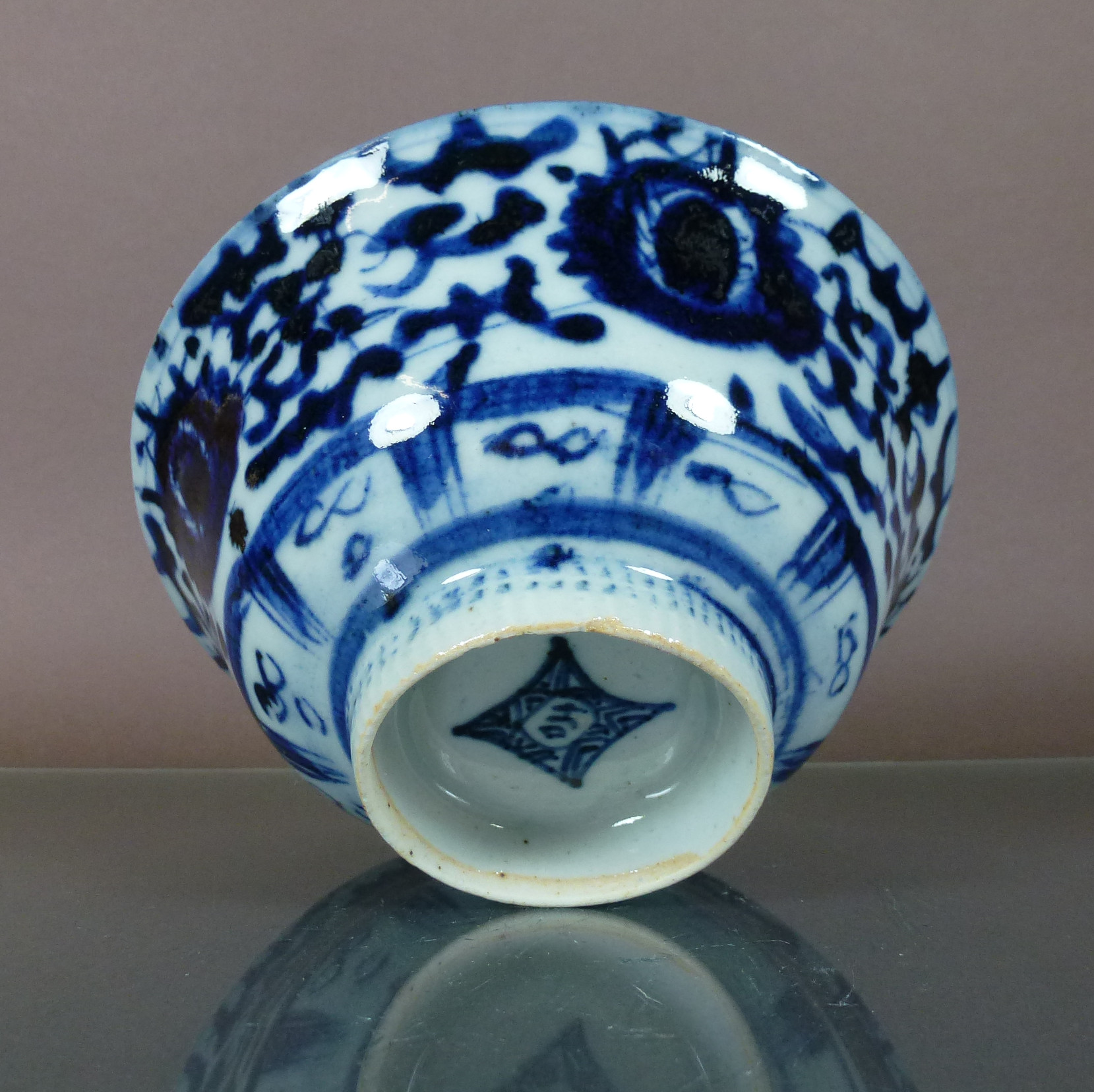 19th C. chinese Porcelain Bowl - Lotus Scroll
